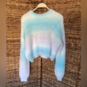 Fuzzy and cozy pastel blue Wild Fable sweater!
Worn once!